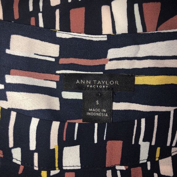 ANN TAYLOR FACTORY‎ Blouse - S - Scoop Neck, Turn-Back Arm Opening, Curved - Picture 11 of 11